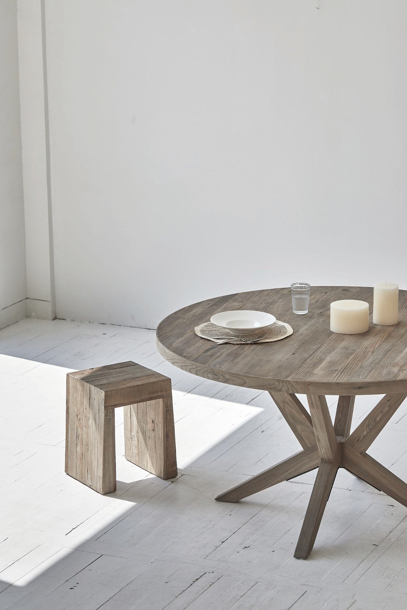 SANTOS ROUND DINING TABLE