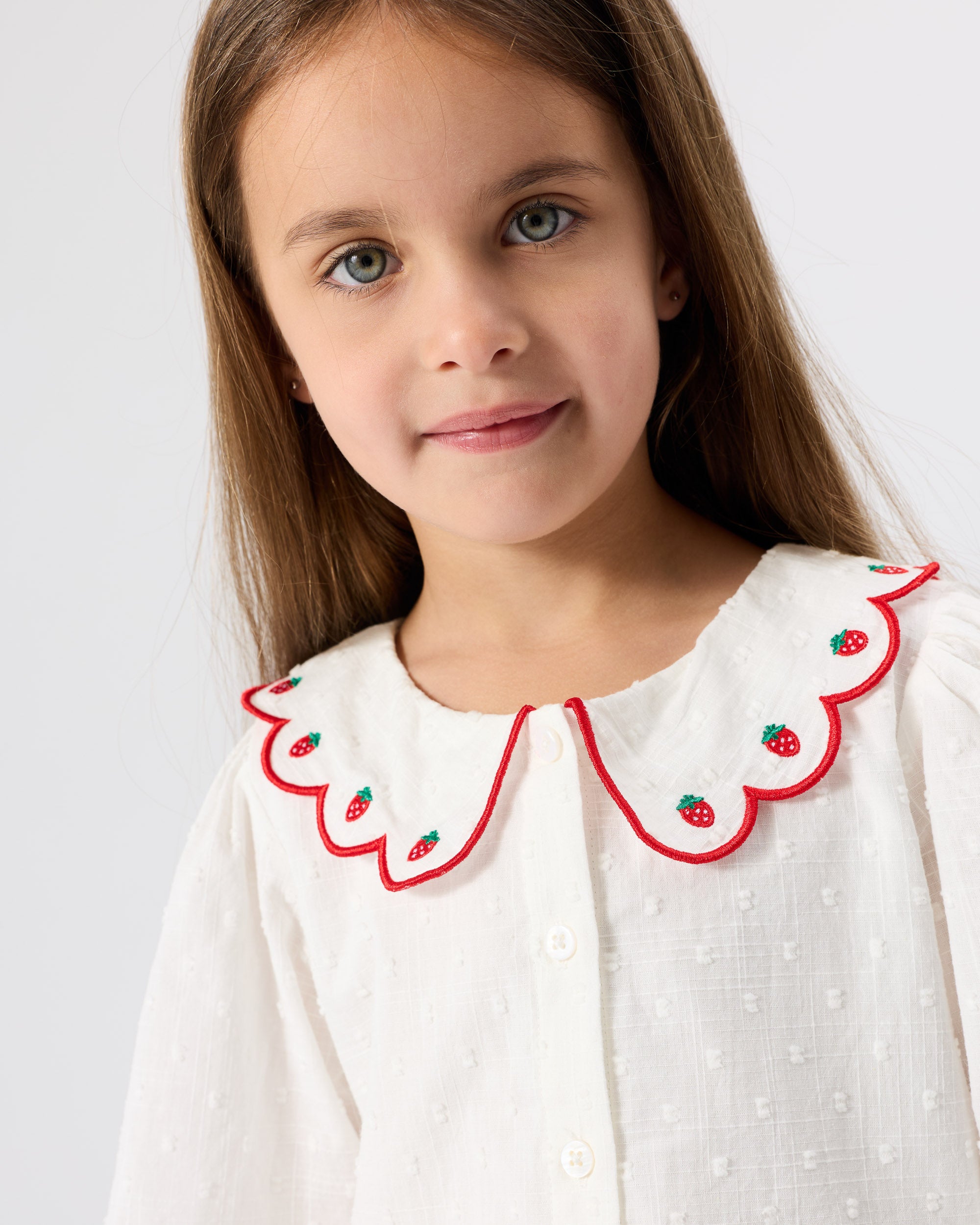 SCALLOP COLLAR STRAWBERRY CROPPED BLOUSE