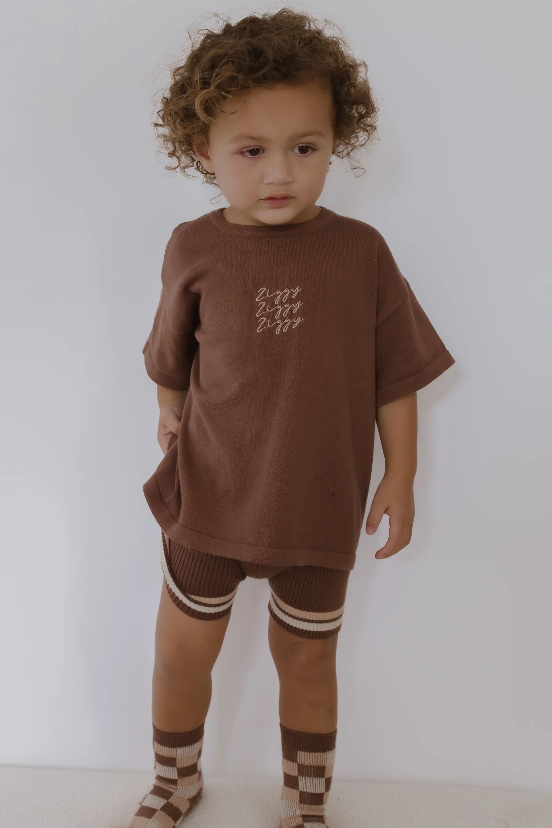 SIGNATURE TEE | CHOCOLATE (KIDS)