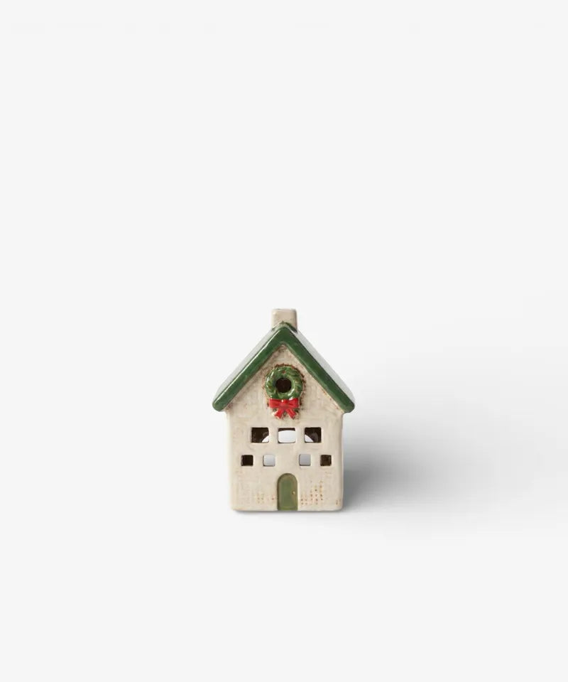 Nordgard Cottage with Bow  Wreath