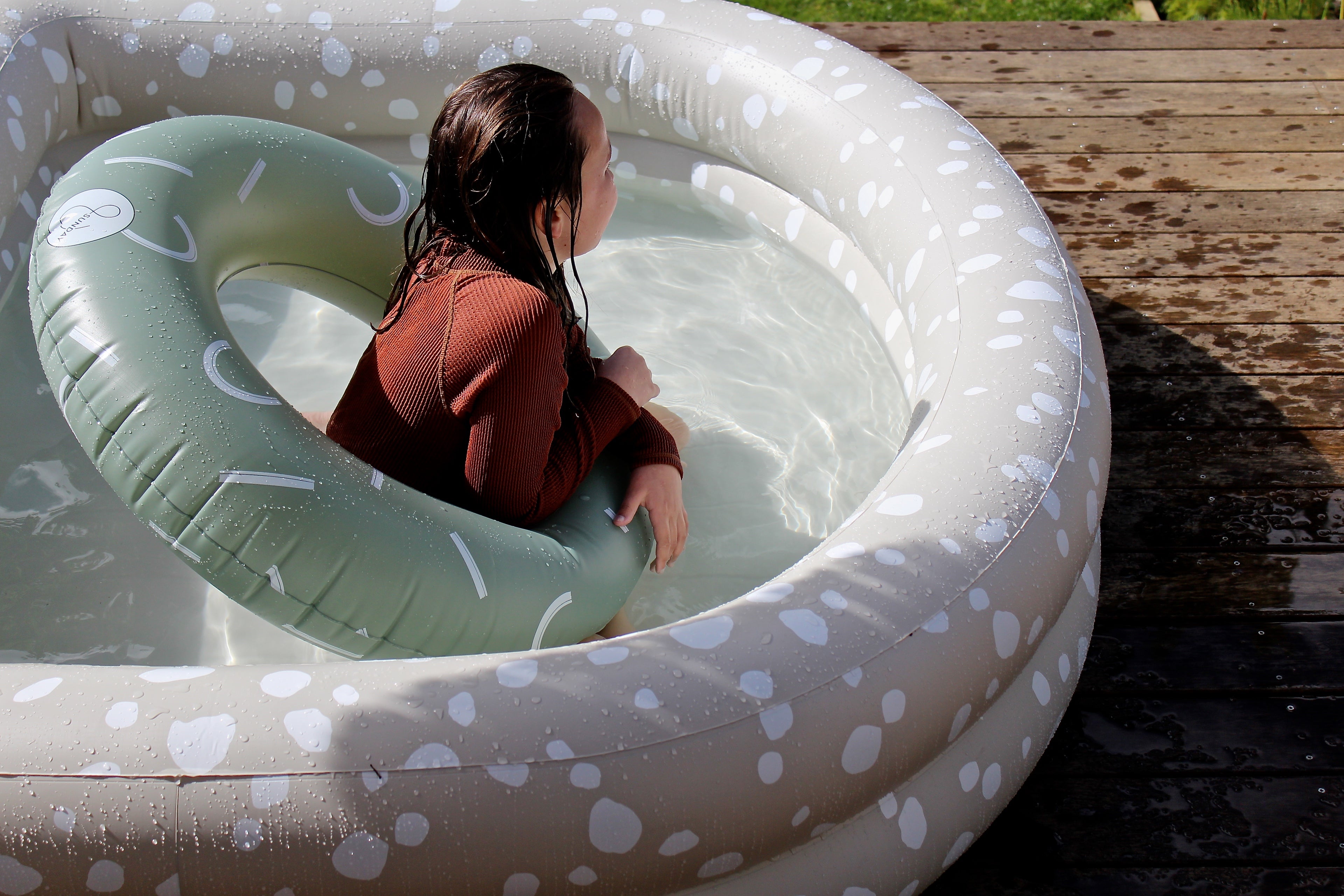Inflatable Arch Luxe Pool - Bubbles